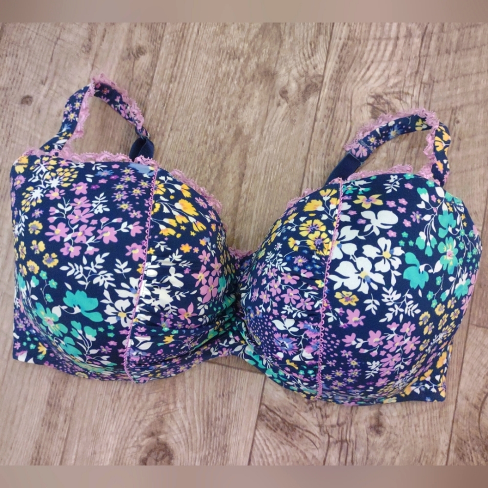 EUC Cacique lightly lined full coverage bra